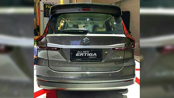 இந்தியாவின் எம்பிவி கார் மார்க்கெட்டில் மாருதி எர்டிகா காருக்கு பெரிய வரவேற்பு உள்ளது. மிகச் சரியான விலையில் அதிக சிறப்பம்சங்கள் கொண்ட எம்பிவி கார் மாடல் என்பது இதன் முக்கிய பலம். இந்த கார் 7 சீட்டர் மாடலில் கிடைத்து வருகிறது. இந்தநிலையில், நீண்ட தூர பயணத்திற்கு ஏற்ப அதிக சிறப்பம்சங்களை கொண்ட எர்டிகா க்ராஸ் என்ற சொகுசு ரக மாடலையும் இந்தியாவில் விரைவில் விற்பனைக்கு கொண்டு வர இருக்கிறது மாருதி நிறுவனம்.