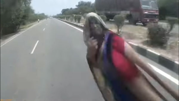 128 கிமீ வேகத்தில் சென்ற யமஹா ஆர்15 பைக்: குறுக்கே வந்த இருபெண்கள்... நெஞ்சை பதபதைக்க வைக்கும் வீடியோ...!