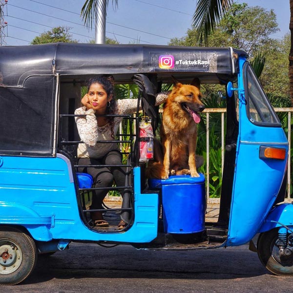 காரை தூக்கியெறிந்துவிட்டு ஆட்டோவை வாங்கிய பிரபல நடிகை... ஏன் தெரிஞ்சா ஆச்சரியப்படுவீங்க!
