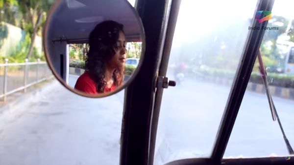 காரை தூக்கியெறிந்துவிட்டு ஆட்டோவை வாங்கிய பிரபல நடிகை... ஏன் தெரிஞ்சா ஆச்சரியப்படுவீங்க!