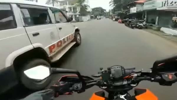 போலீஸ் வாகனத்தை விரட்டிபிடித்த இளைஞர்... எதற்காக என தெரிந்தால் அதிர்ந்துபோவீர்கள்...