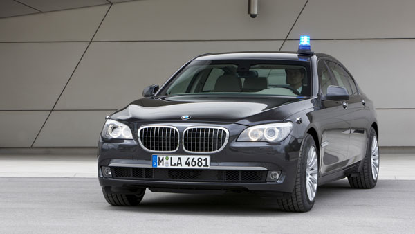 முகேஷ் அம்பானி ஏன் இந்த காரில் செல்கிறார் தெரியுமா? யாரும் அறியாத பிரம்மிப்பான பாதுகாப்பு ரகசியங்கள்