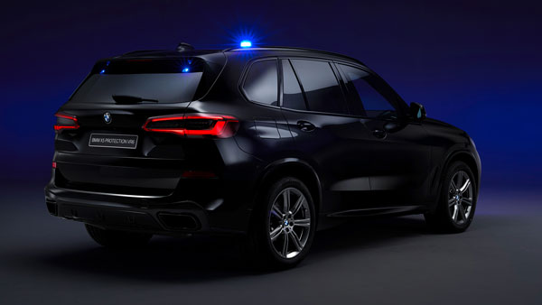 என்ன சொல்றீங்க வெடிகுண்டு மழையே பொழிஞ்சாலும் ஒன்னும் ஆகாத: ஆச்சரியமளிக்கும் பாதுகாப்பு நிறைந்த கார்... வீடியோ!