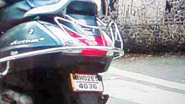 காரின் உரிமையாளருக்கு ஹெல்மெட் அணியவில்லை என செல்லாண்... போலீஸை அணுகிய உரிமையாளருக்கு காத்திருந்த பேரதிர்ச்சி!