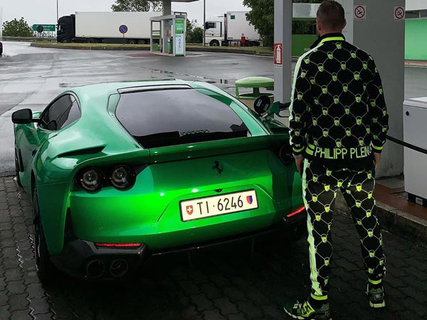 விநோதம்... இன்ஸ்டாகிராமில் புகைப்படம் பகிர்ந்ததற்காக வக்கீல் நோட்டீஸ் பெற்ற பிரபலம்...