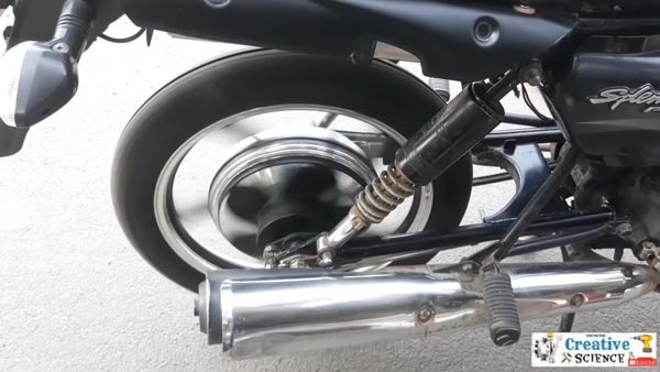 பெட்ரோல் பைக்கை ஹைப்ரிட் ஆக மாற்றிய இளைஞர்... மைலேஜ், சிறப்பம்சங்களை கேட்டு வாயை பிளக்க கூடாது!!