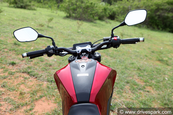 பஜாஜை தொடர்ந்து அதிர்ச்சி தகவலை வெளியிட்ட ஹோண்டா... அதிர்ச்சியில் ரசிகர்கள்!