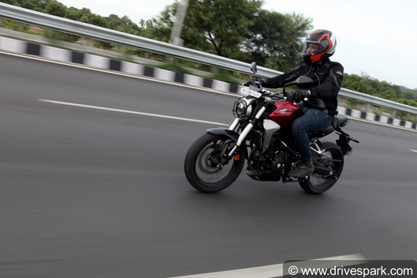 பஜாஜை தொடர்ந்து அதிர்ச்சி தகவலை வெளியிட்ட ஹோண்டா... அதிர்ச்சியில் ரசிகர்கள்!