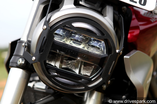 பஜாஜை தொடர்ந்து அதிர்ச்சி தகவலை வெளியிட்ட ஹோண்டா... அதிர்ச்சியில் ரசிகர்கள்!