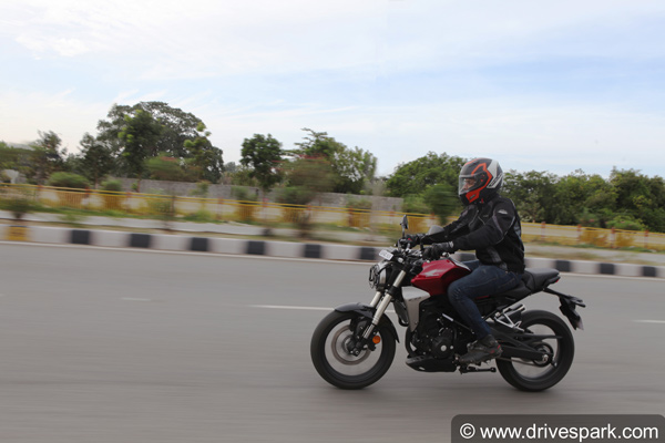 பஜாஜை தொடர்ந்து அதிர்ச்சி தகவலை வெளியிட்ட ஹோண்டா... அதிர்ச்சியில் ரசிகர்கள்!