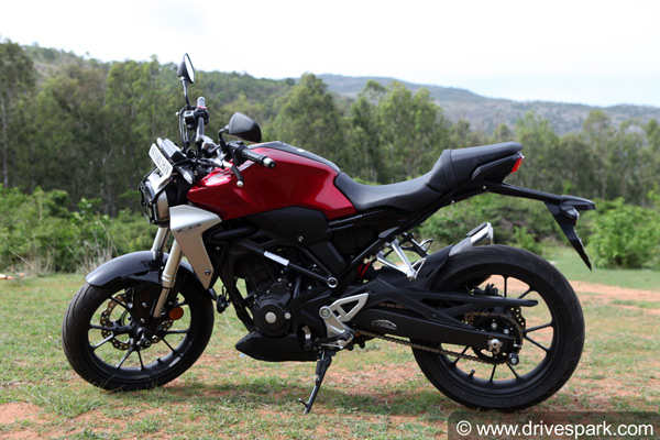 பஜாஜை தொடர்ந்து அதிர்ச்சி தகவலை வெளியிட்ட ஹோண்டா... அதிர்ச்சியில் ரசிகர்கள்!