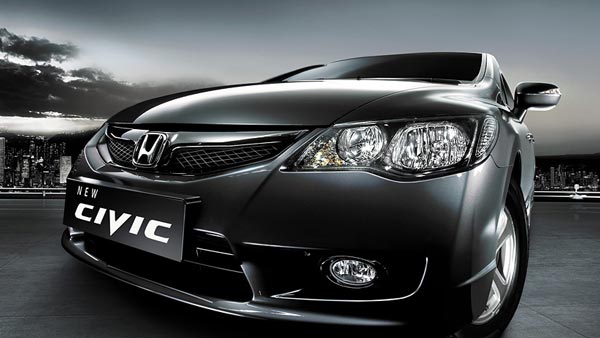 போலி போலீஸ் ஸ்டிக்கருடன் காரில் வலம் வந்த இளைஞர்... அவர் எதற்காக இப்படி செய்தார் தெரியுமா?