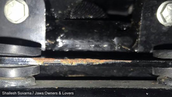 டெலிவிரி எடுத்த 20 நாட்களில் துருப்பிடித்த ஜாவா பைக்... அதிர்ச்சியில் உரிமையாளர்!