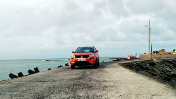 2 கால்களும் செயலிழந்த மாற்றுத்திறனாளி டாடா காரை ஓட்டும் மாயாஜாலம்... எப்படி சாத்தியமானது தெரியுமா?