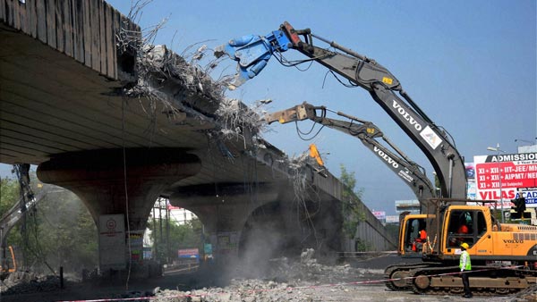 ஜேசிபி இயந்திரம் மஞ்சள் நிறத்தில் இருப்பதற்கு காரணம் இதுதான்! இவ்ளோ நாளா இந்த விஷயம் தெரியாம போச்சே