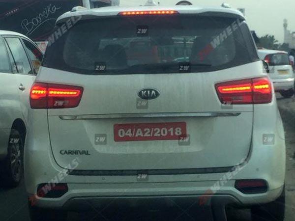 இன்னோவா க்ரிஸ்ட்டாவுக்கு போட்டியாக வரும் கியா கார்னிவல்... சோதனை ஓட்டம் தீவிரம்!