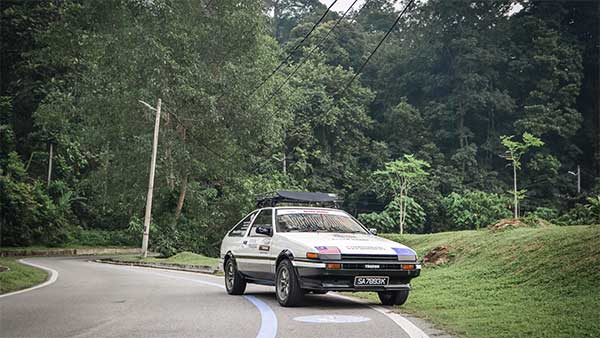 எல்லாம் காதல் படுத்தும்பாடு... 25 ஆயிரம் கிலோ மீட்டர் காரில் பயணிக்கும் இளைஞர்... எதற்காக தெரியுமா?