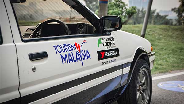 எல்லாம் காதல் படுத்தும்பாடு... 25 ஆயிரம் கிலோ மீட்டர் காரில் பயணிக்கும் இளைஞர்... எதற்காக தெரியுமா?