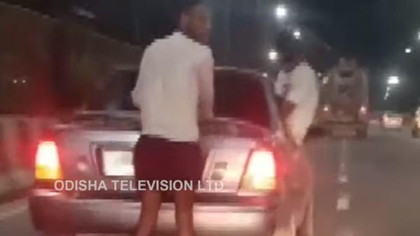 திரைப்பட பாணியில் ஸ்டண்ட் செய்த இளைஞர்கள்: போலீஸிடம் சிக்கியது எப்படி...? வீடியோ!