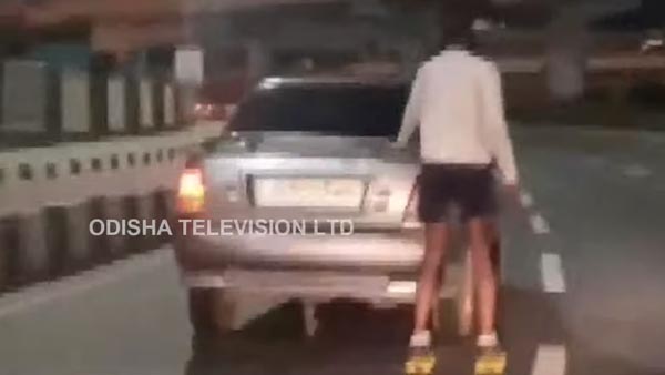 திரைப்பட பாணியில் ஸ்டண்ட் செய்த இளைஞர்கள்: போலீஸிடம் சிக்கியது எப்படி...? வீடியோ!