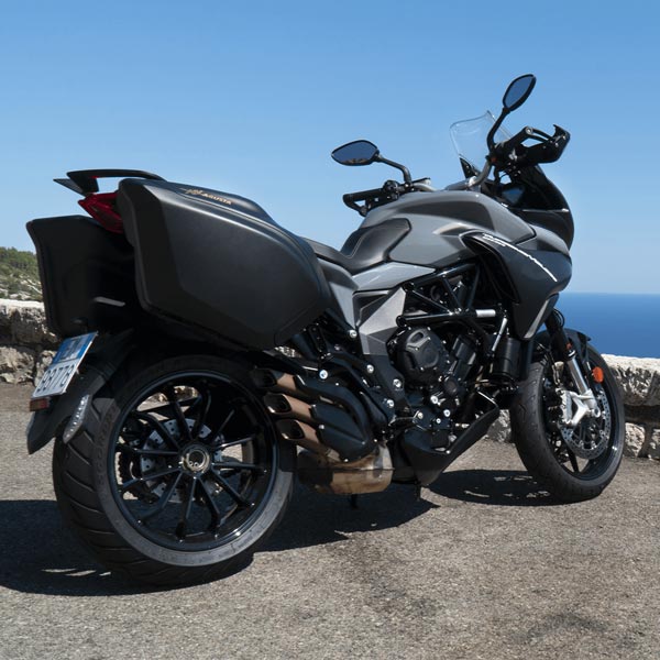 எம்வி அகுஸ்ட்டா டூரிஷ்மோ வெலாஸ் 800 இந்தியாவில் விற்பனைக்கு அறிமுகம்: தயவு செஞ்சி இதோட விலைய மட்டும் தெரிஞ்சிக்க முயற்சி பண்ணாதீங்க!