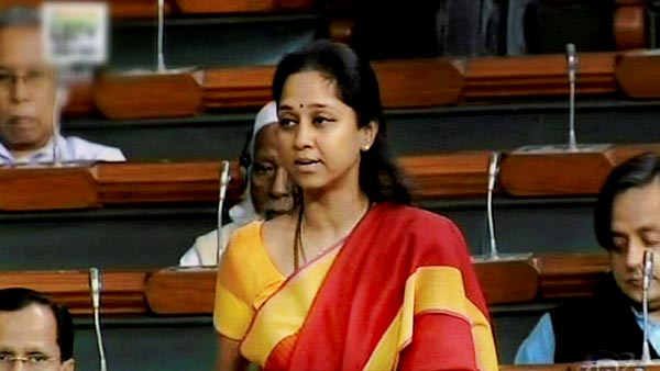 பெண் எம்பி வந்த கார் மீது போலீசார் நடவடிக்கை... அந்த மூத்த அரசியல் தலைவரின் மகள் யார் என தெரியுமா?