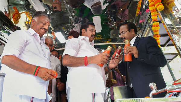 புதிய வரலாறு படைத்தார் முதல்வர் எடப்பாடி பழனிச்சாமி... மக்கள் அமோக வரவேற்பு... என்னவென்று தெரியுமா?