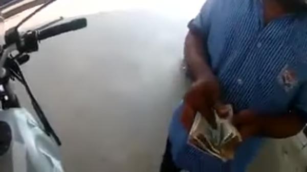 கண் கட்டி வித்தையில் ஈடுபடும் பெட்ரோல் பங்க் ஊழியர்கள்... அதிர்ச்சியில் உறைய வைக்கும் மோசடி அம்பலம்