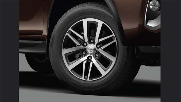 இன்னமும் இந்த டொயோட்டா காரை கண்ணை மூடிக்கொண்டு வாங்கும் மக்கள்... உண்மையான காரணம் என்ன தெரியுமா?