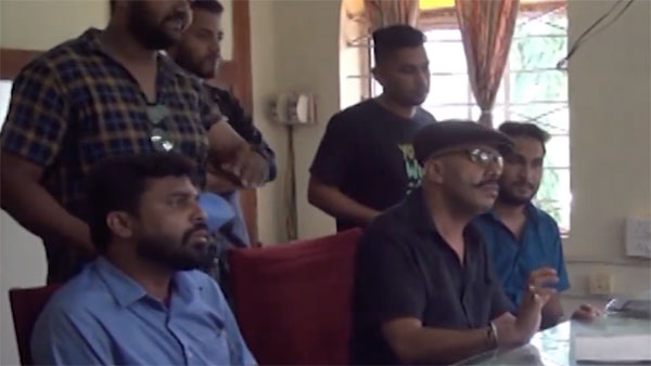 வாய்ல சொன்னா கேக்க மாட்டாங்க... ரோடு போடாத அதிகாரிகளை அலற விட்ட மக்கள்... இந்த ட்ரீட்மெண்ட் புதுசு