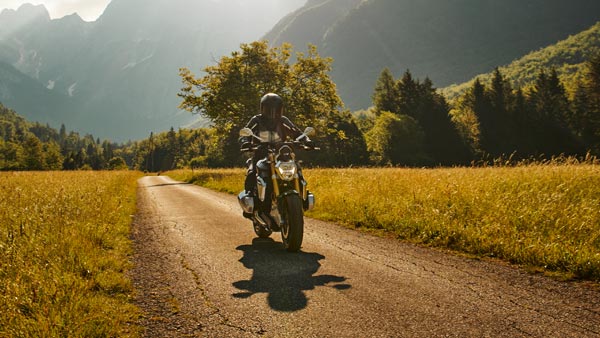 அட்டகாசமான ஸ்டைலில் இரு விலையுயர்ந்த பிஎம்டபிள்யூ பைக்குகள் அறிமுகம்... விலை எவ்வளவு தெரிஞ்சா வாயை பிளந்துடுவீங்க!