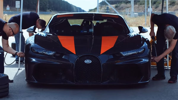 நினைத்து பார்க்க முடியாத வேகத்தை தொட்டு அசத்திய புகாட்டி சிரோன் கார்!