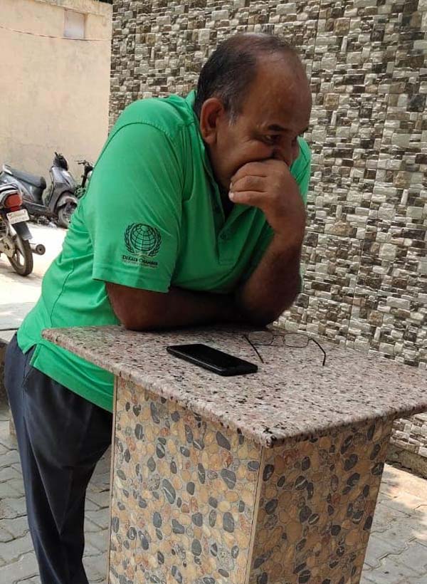 பைக்கில் பாடல் கேட்டதற்காக லைசென்ஸ் பறிமுதல்: விலையுயர்ந்த பைக்கின் உரிமையாளர் வேதனை... இதெல்லாம் ரொம்ப ஓவருங்க!