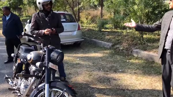 ரூ.35,000 அபராதம் செலுத்தும் ராயல் என்பீல்டு உரிமையாளர்... எதற்காக தெரிஞ்சா நிச்சயம் அதிர்ந்துபோவீர்கள்!