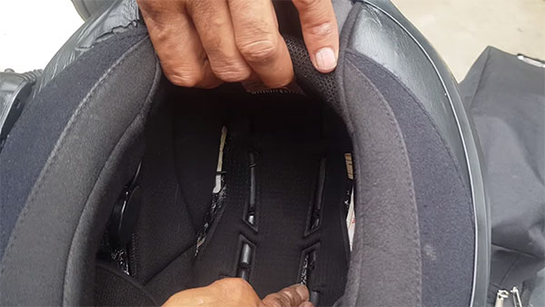 இந்தியாவின் முதல் ஏசி ஹெல்மெட்... இந்திய இளைஞரின் வியத்தகு கண்டுபிடிப்பு!!!