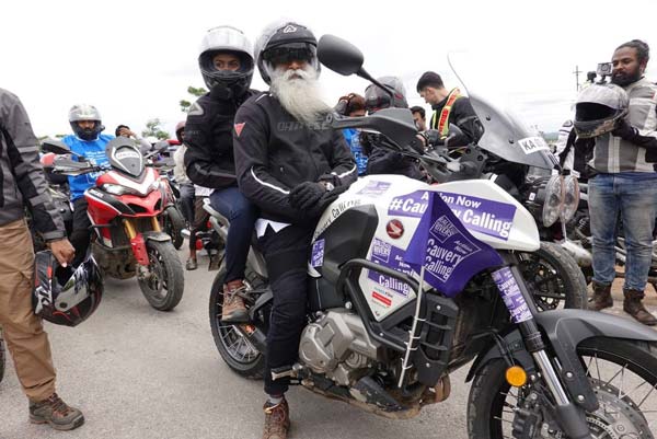 காஸ்ட்லி பைக்கில் காவிரி மீட்பு பயணத்தை துவங்கிய ஜக்கி வாசுதேவ்!