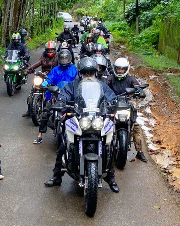 காஸ்ட்லி பைக்கில் காவிரி மீட்பு பயணத்தை துவங்கிய ஜக்கி வாசுதேவ்!