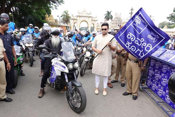 காஸ்ட்லி பைக்கில் காவிரி மீட்பு பயணத்தை துவங்கிய ஜக்கி வாசுதேவ்!