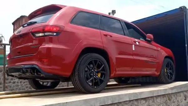 இந்தியாவின் முதல் அதிக சக்தியுடைய எஸ்யூவி காரில் வலம் வந்த பிரபல கிரிக்கெட் வீரர்... யார் என தெரிஞ்சா ஆச்சரியப்படுவீங்க!