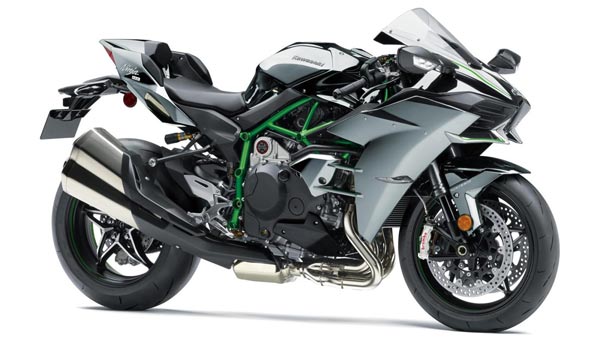 விலையுயர்ந்த பைக்கில் சுற்றி திரிந்த நம்ம 'தல' தோனி... இந்த பைக்கின் விலை எவ்வளவு தெரியுமா...?