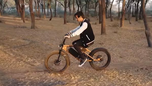 ஹெல்மெட், லைசென்ஸ், பதிவெண் எதுவுமே வேண்டாம்: போலீசும் அபராதம் விதிக்க மாட்டங்க... சூப்பர் இ-பைக் அறிமுகம்!