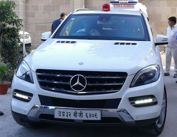 ரிப்பேரை சரி செய்ய பாஜக அரசிடம் காசு இல்லையாம்... முலாயம் கையை விட்டு போகும் குண்டு துளைக்காத கார்