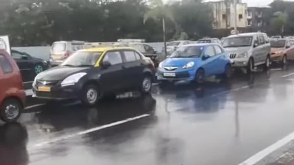 பெருக்கெடுத்த வெள்ளம்: ஒன்று திரண்டு மேம்பாலத்தில் காரை நிறுத்திய மக்கள்: எதற்கு தெரியுமா...?