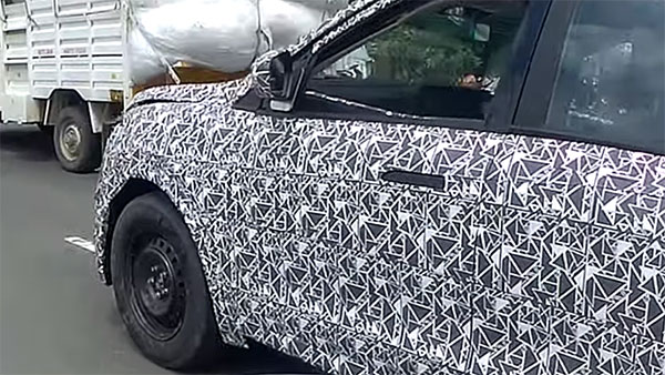 புதிய மஹிந்திரா எக்ஸ்யூவி500 எஸ்யூவியின் ஸ்பை படங்கள்!