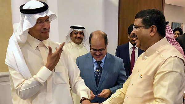 அதிர்ச்சியில் வாகன ஓட்டிகள்... பெட்ரோல், டீசல் விலை கிடுகிடுவென உயரும் அபாயம்... ஏன் தெரியுமா?