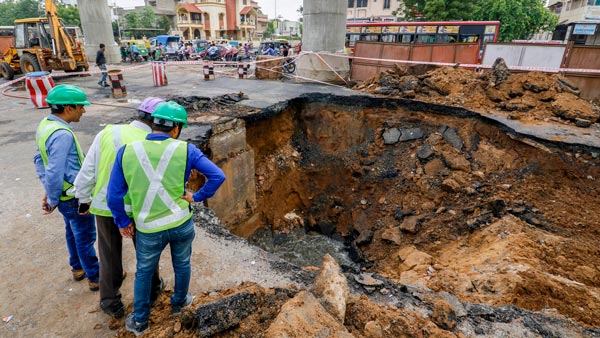 தரமான சாலையை போடாத ஒப்பந்ததாரர்களுக்கு உச்சபட்ச அபராதம்: அமைச்சர் அதிரடி உத்தரவு...
