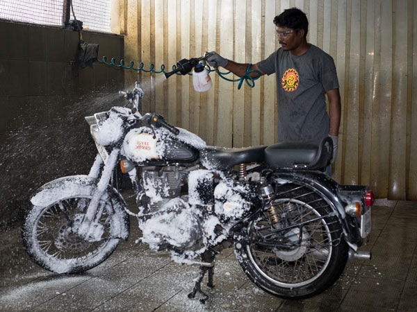 தயாராகுங்கள்... தண்ணீரில் காரை சுத்தம் செய்ய தடை...? அரசு அதிரடி!!!