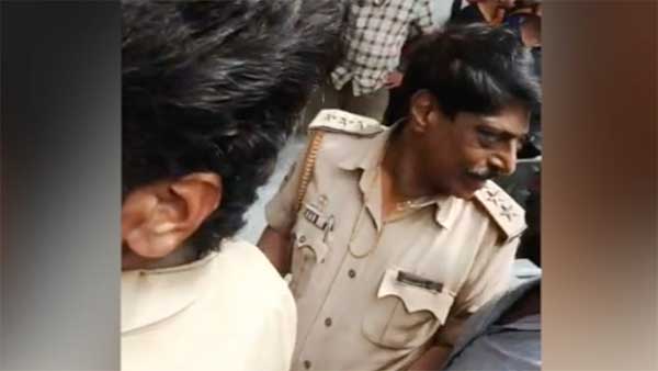 மதுபோதையில் ஆர்டிஓ ஆய்வாளர் செய்த காரியத்தால் பரபரப்பு: விரட்டி பிடித்த பொதுமக்கள்... வீடியோ!