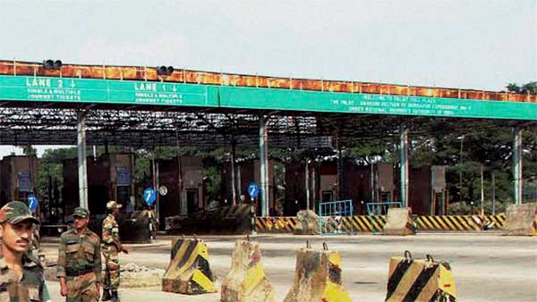 தமிழக டோல்கேட்களில் சத்தமே இல்லாமல் நடந்த சம்பவம் இதுதான்... மக்களின் தலையில் இடி இறங்கியது...