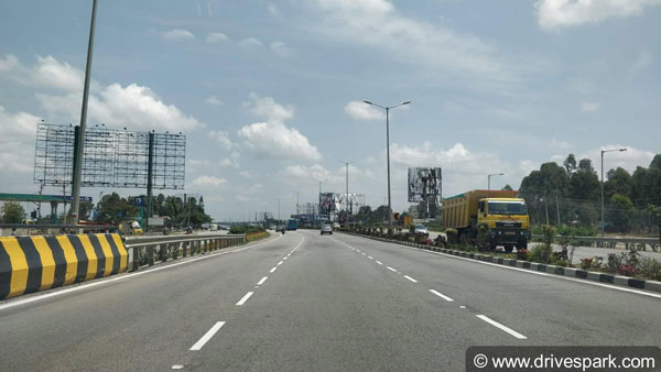 போலீஸின் அடாவடி தனத்தால் பாதிக்கப்பட்ட வாகன ஓட்டி: குமுறும் இளைஞர்... அதிர்ச்சி தகவல்!